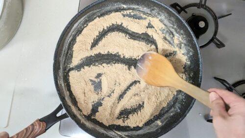 小麦粉を炒める